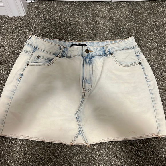 Light wash Jean skirt - Picture 1 of 4